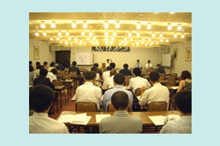2005年8月14日（日）総会が行われました。